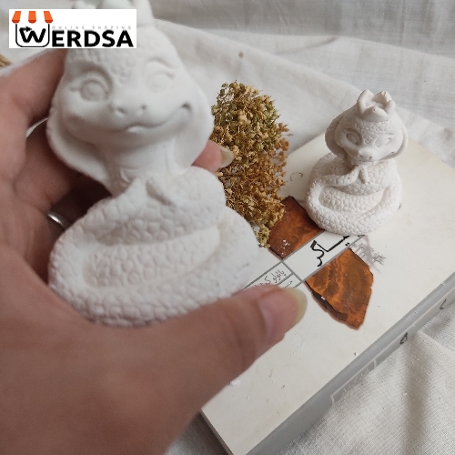بیس خام نمادسال مار تاج دار